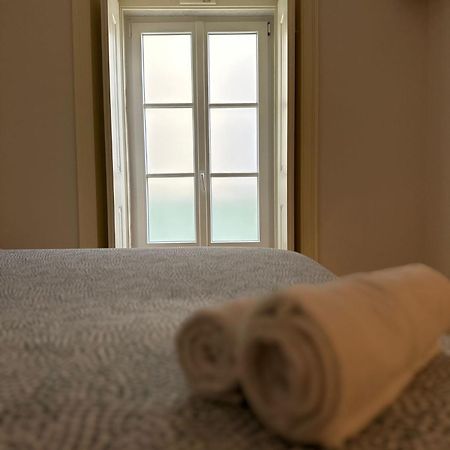 Central Bedroom In Shared House In Chiado - Historic Center Of Лиссабон Экстерьер фото