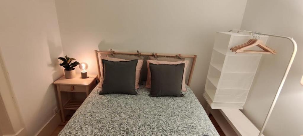 Central Bedroom In Shared House In Chiado - Historic Center Of Лиссабон Экстерьер фото