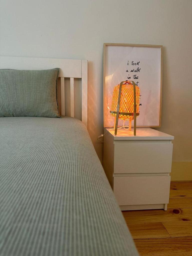 Central Bedroom In Shared House In Chiado - Historic Center Of Лиссабон Экстерьер фото